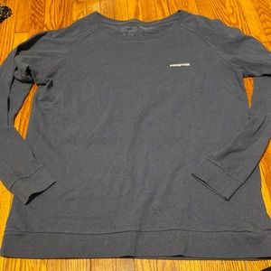 PATAGONIA. Women’s long sleeve shirt.